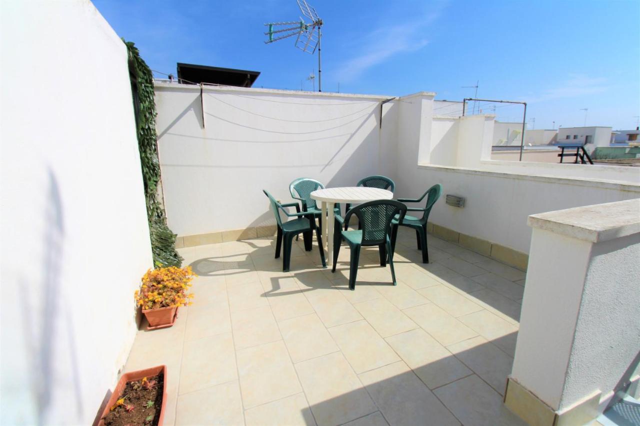 Appartamento Trilocale arancione climatizzato con terrazza panoramica Torre San Giovanni Ugento Esterno foto