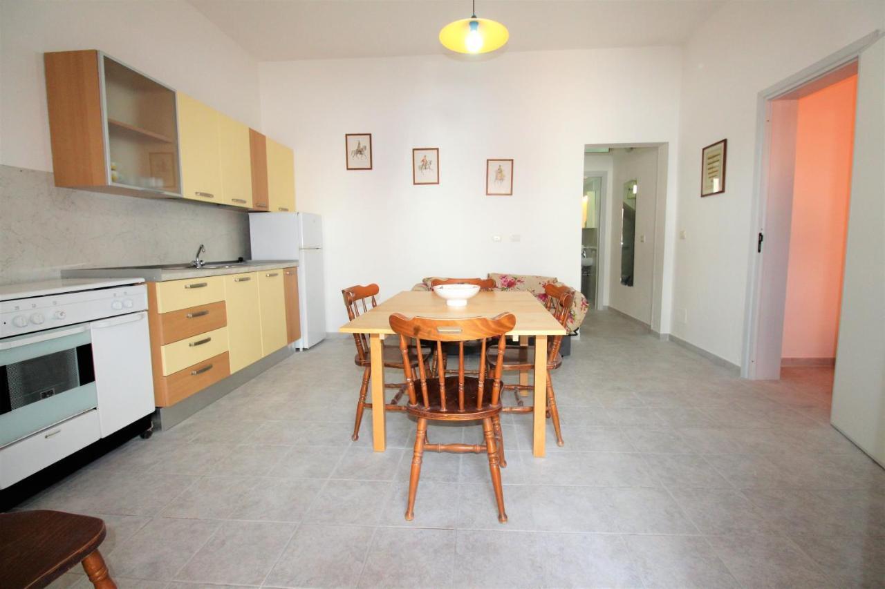 Appartamento Trilocale arancione climatizzato con terrazza panoramica Torre San Giovanni Ugento Esterno foto