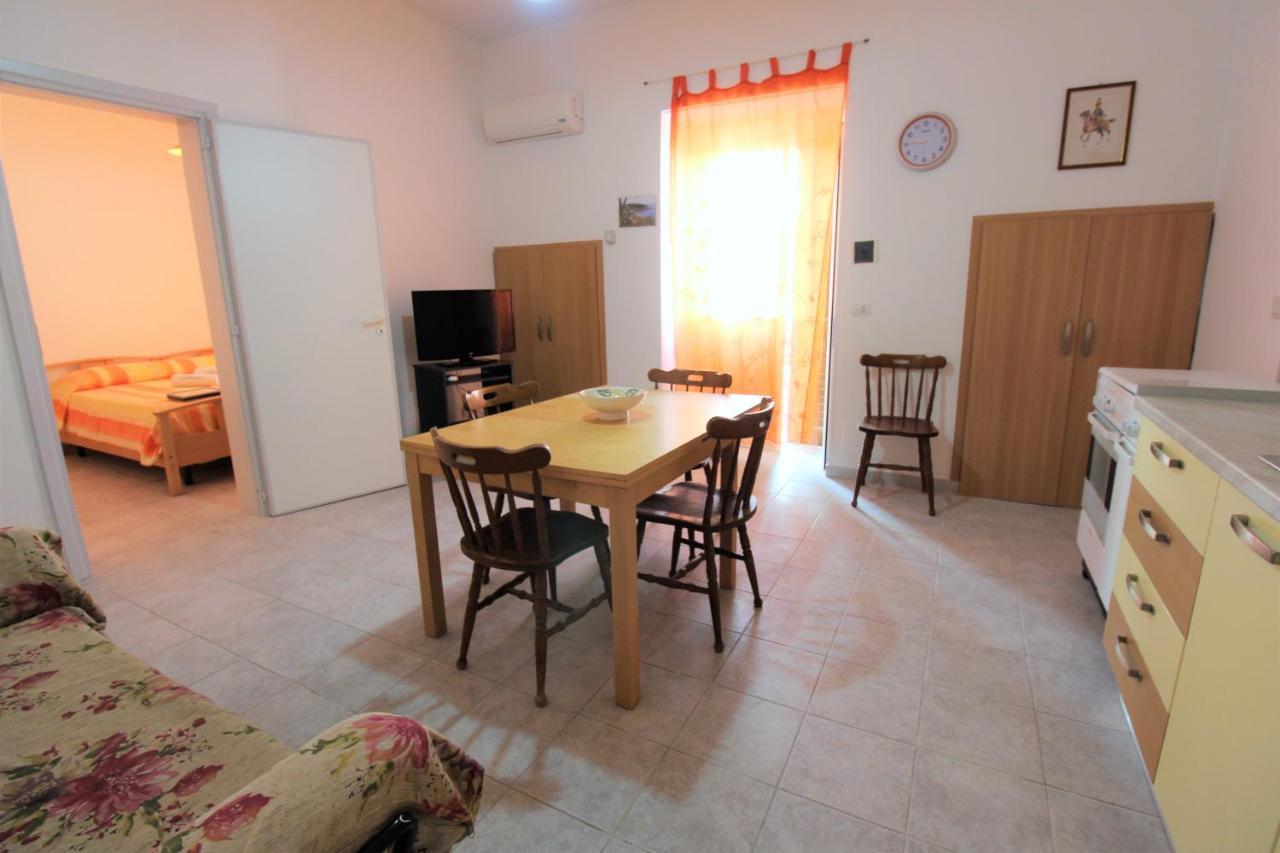 Appartamento Trilocale arancione climatizzato con terrazza panoramica Torre San Giovanni Ugento Esterno foto